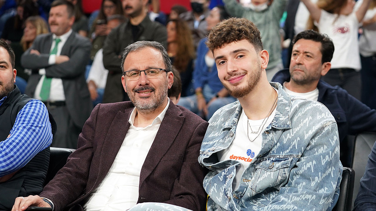 Anadolu Efes Final-Four'a yükseldi